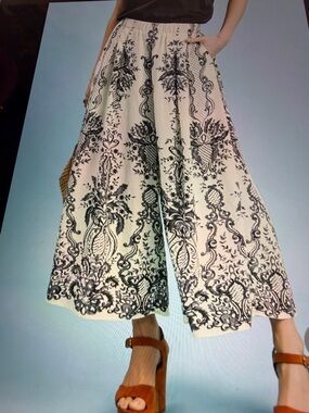 ♥️Hello Gorgeous! Border Print Wide Leg Pants - Cream/Black